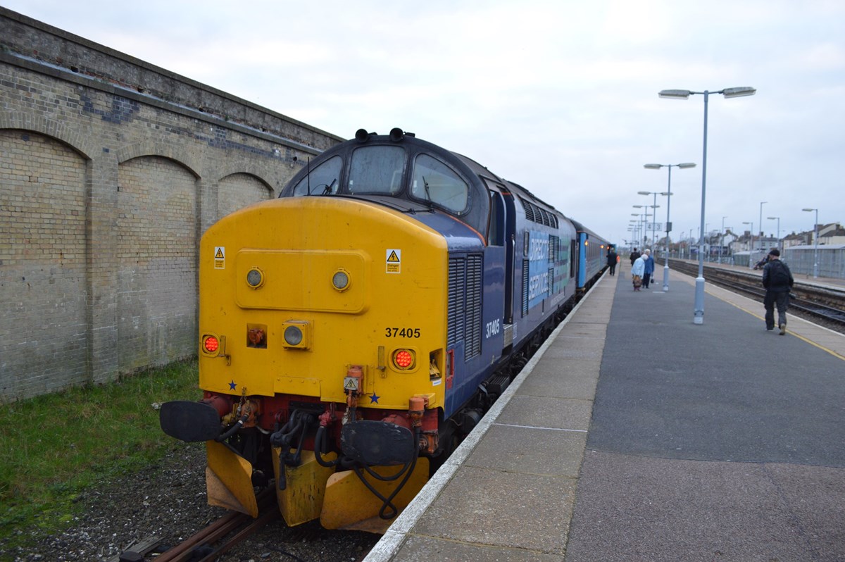 Unusually routed into platform 4 at Lowestoft, 37405 stands at the 'stops' with the 1455 from Norwich. The train returned as the 1548 to Norwich with 37419 leading. Unusually routed into platform 4 at Lowestoft, 37405 stands at the 'stops' with the 1455 from Norwich. The train returned as the 1548 to Norwich with 37419 leading.