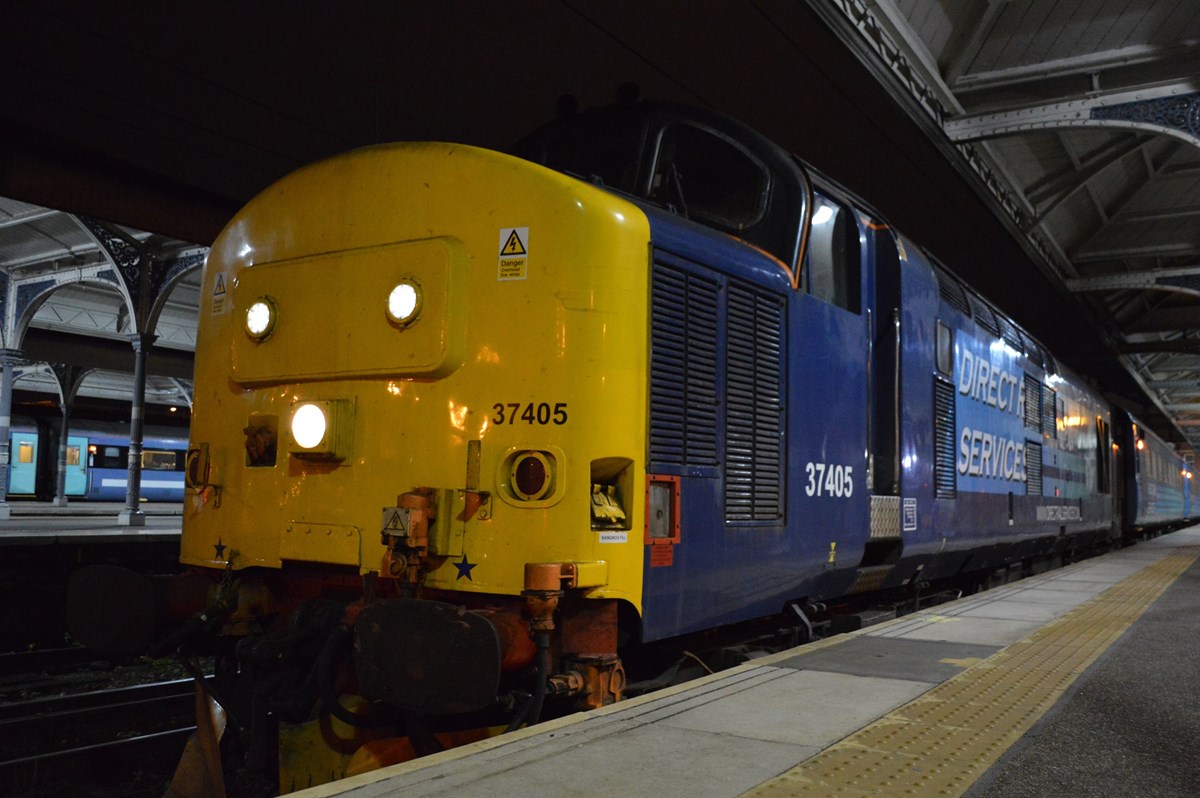 DRS 37405 waits to leave Norwich on November 12, with the 1736 to Great Yarmouth. On the rear was 37419. DRS 37405 waits to leave Norwich on November 12, with the 1736 to Great Yarmouth. On the rear was 37419.