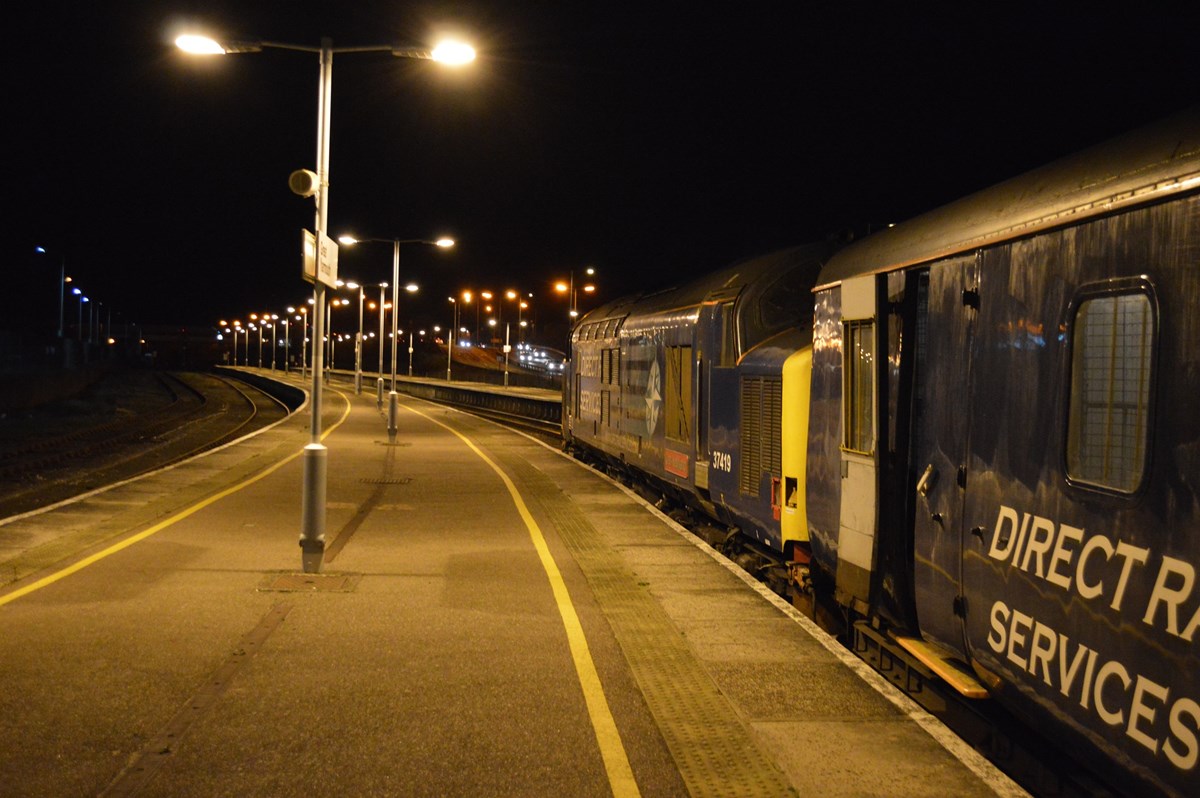 In the darkness of November 12, 37419 waits to leave Great Yarmouth with the 1817 to Norwich. On the rear is 37405. In the darkness of November 12, 37419 waits to leave Great Yarmouth with the 1817 to Norwich. On the rear is 37405.