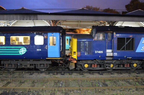 DRS also supplies the coaching stock for the 'short set'. On November 12, Mk 2f Standard Open (TSO) 5919 is coupled to 37405 on the 1736 to Great Yarmouth.