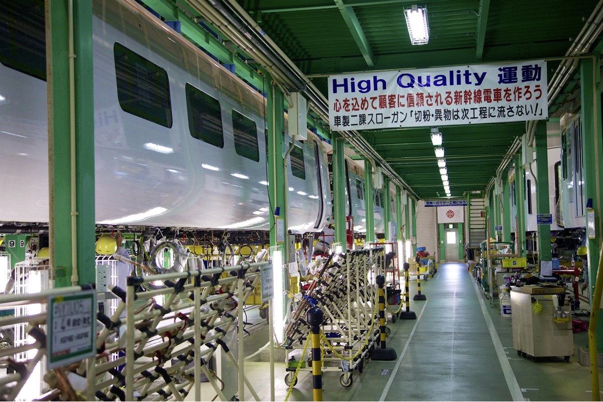 Intermediate carriages for the second five-car bi-mode Class 800 series, under construction at Kasado. NIGEL HARRIS Carriages of Class 800 IEP series
