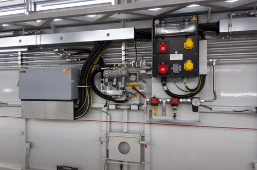 The MMT’s sidewall provides power for electric, hydraulic and pneumatic tools. PHIL HAIGH