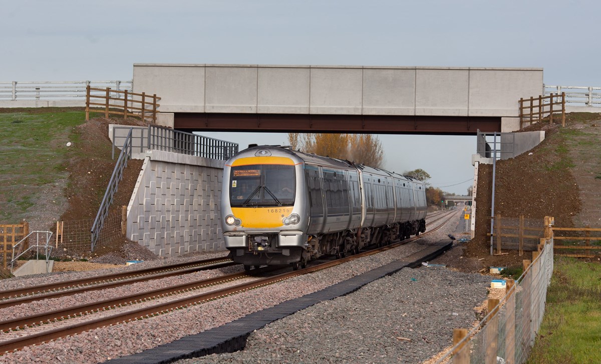 Chiltern Railways 168215 passes Oddington, with the 1235 London Marylebone-Oxford Parkway on October 25. Chiltern Railways 168215 passes Oddington, with the 1235 London Marylebone-Oxford Parkway on October 25.