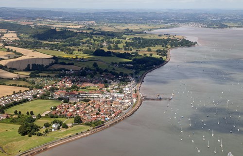 First Great Western train approaches Starcross