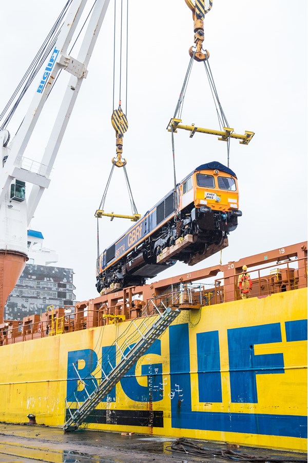 GBRf 66774 is lifted from the Happy Dragon vessel that delivered the final seven Class 66s to the UK. GBRf 66774 is lifted from the Happy Dragon vessel that delivered the final seven Class 66s to the UK.