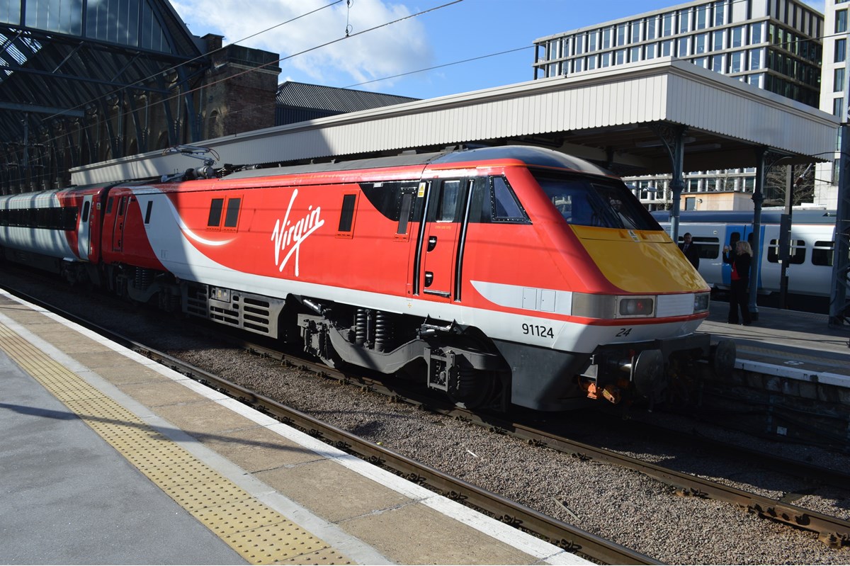 VTEC 91124 is the first of the new franchise's electric locomotive fleet to be treated to the new livery, seen here soon after arrival at King's Cross.