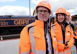 Keir Starmer and Rachel Reeves in safety gear in front of a train_2024