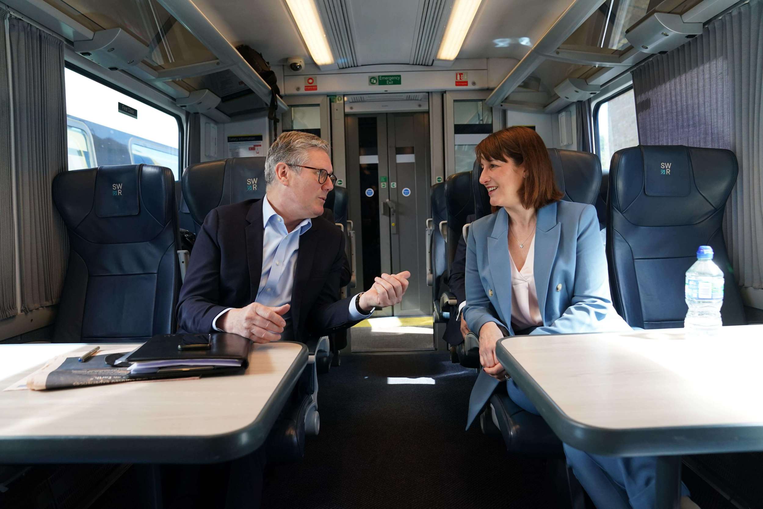 Keir Starmer and Rachel Reeves talking on a train - 2024 - Alamy