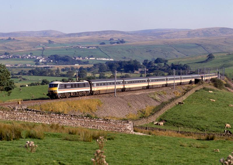 The first six InterCity diagrams included turns to Glasgow. 90007 ascends Shap at Greenholme with the 1415 Euston-Glasgow Central on August 31 1991. STEVE TURNER.