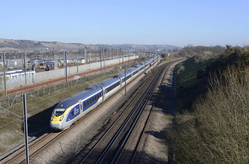 forms the 1252 Brussels Midi - London St. Pancras International service passes Dollands Moor Yard at Saltwood Junction on 14 February. The South Eastern main line from Folkestone curves in alongside. ANTONY GUPPY.