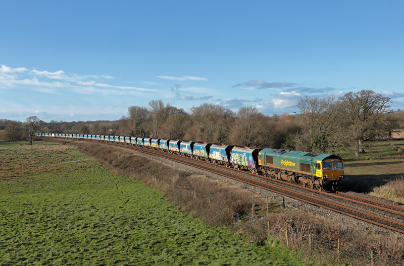 Freightliner's 66572 passes Silverton in Devon as it takes JHA hopper wagons from Exeter to Crewe for scrapping. RUSSELL AYRE.