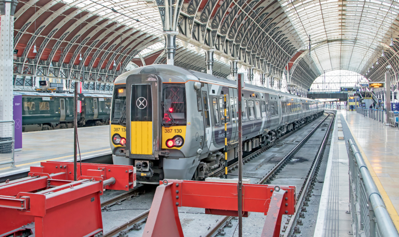 Heathrow Express unit 387130 rests at Paddington on Thursday, 30 November 2023. JOHN STRETTON