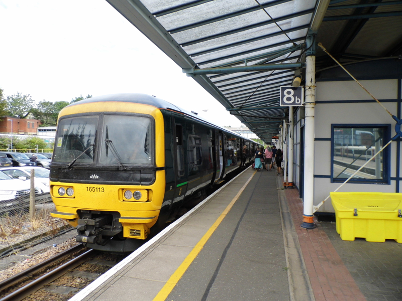 GWR Class 165 at Guildford station. STEPHEN ROBERTS.