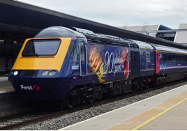 43027 sporting it's new livery at Reading working 1100 Penzance-London Paddington. ANDREW YOUNG. 