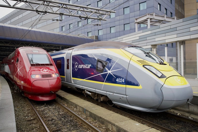 A Eurostar Class 374 (e320) and a PBKA TGV at Brussels Midi. EUROSTAR.