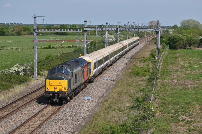 Ex-Southeastern 465248 and 465240 are taken for scrap by Rail Operations Group 37884 Cepheus on May 1’s Ely Papworth Sidings- Newport Docks Sims working. The unit is seen passing South Marston (Swindon). JOSH MASON.