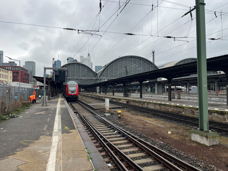 Frankfurth (Main) station. JON WORTH.