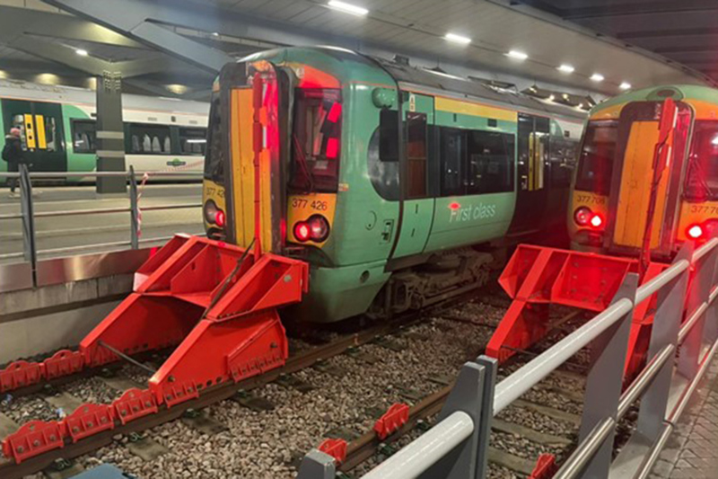 Southern's 377426 after hitting buffers at London Bridge. NETWORK RAIL.