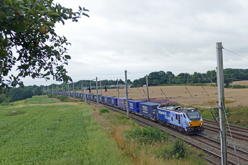 88010 in fridge wraps with the 0640 Daventry-Mossend at Golborne Junction. JO CLOUGH