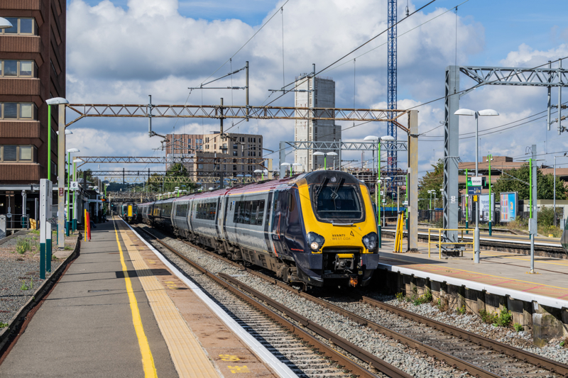 Avanti West Coast Class 221 Voyager passes through Watford Junction. JACK BOSKETT