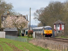 UK Rail Leasing 56098 passes Uffington on the 1034 Leicester-Wansford. PETER FOSTER.
