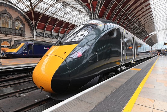 GWR 800005 at London Paddington on October 24 2017. PAUL BIGLAND. GWR 800005 at London Paddington on October 24 2017. PAUL BIGLAND.