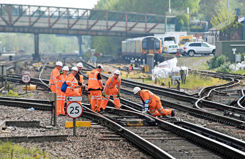 Track workers at Basingstoke. PAUL BIGLAND.