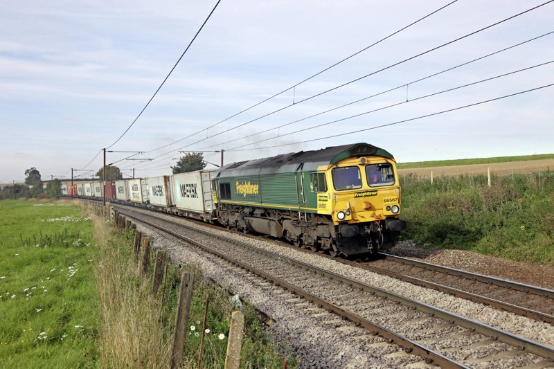 66 567 accelerates away from Haughley Junction on 4L85 Doncaster - Felixstowe on 29 September 2015. ANTONY GUPPY.