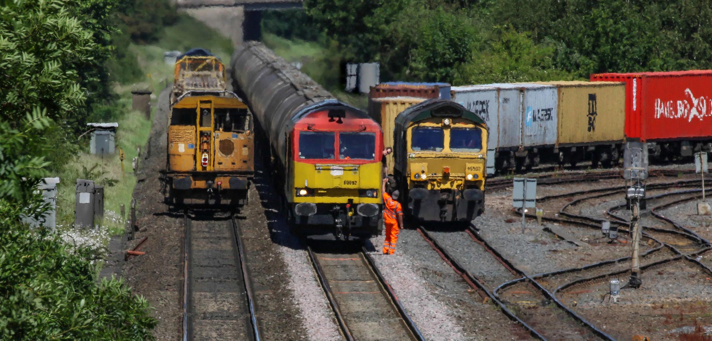 Periods of extreme heat have become more common, in some cases bringing with them national disruption. Distorted by the heat haze on May 29 2020, DB Cargo 60092 stops on the Down Main at Kingsbury Branch Junction with the 0715 Immingham Lindsey Oil Refinery to Kingsbury Oil Sidings oil tank train, to make contact with the Branch signaller. Meanwhile, Freightliner 66507 waits alongside with the 1257 Kingsbury Birch Coppice Freightliner to Felixstowe North Freightliner Terminal intermodal. Passing on the Up Main is GB Railfreight 66736 Wolverhampton Wanderers with the 1110 Bescot Up Engineers Sidings to Toton North Yard/Down Sidings Low Level. GRAHAM NUTTALL.