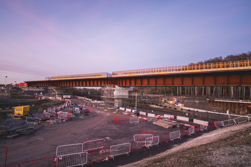 Small Dean Viaduct deck in position above the Marylebone-Aylesbury line. HS2 LTD.