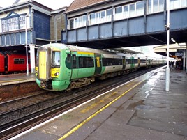 377107 at Clapham Junction on January 3 2014. RICHARD CLINNICK.