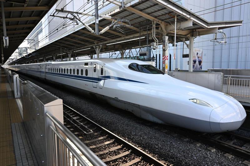 Shinkansen bullet train arrives at Shin-Yokohama Station. ALAMY